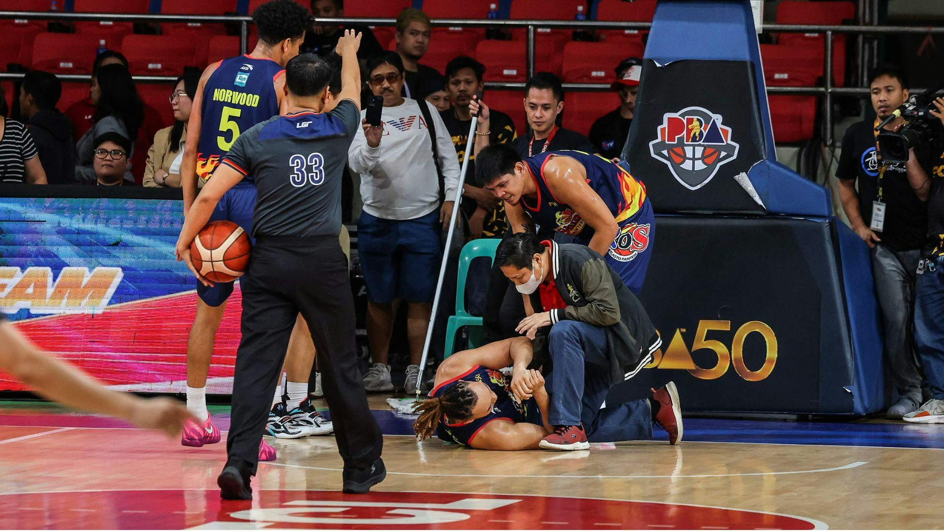 PBA: Yeng Guiao left to scramble as Keith Datu goes down with apparent injury for ROS